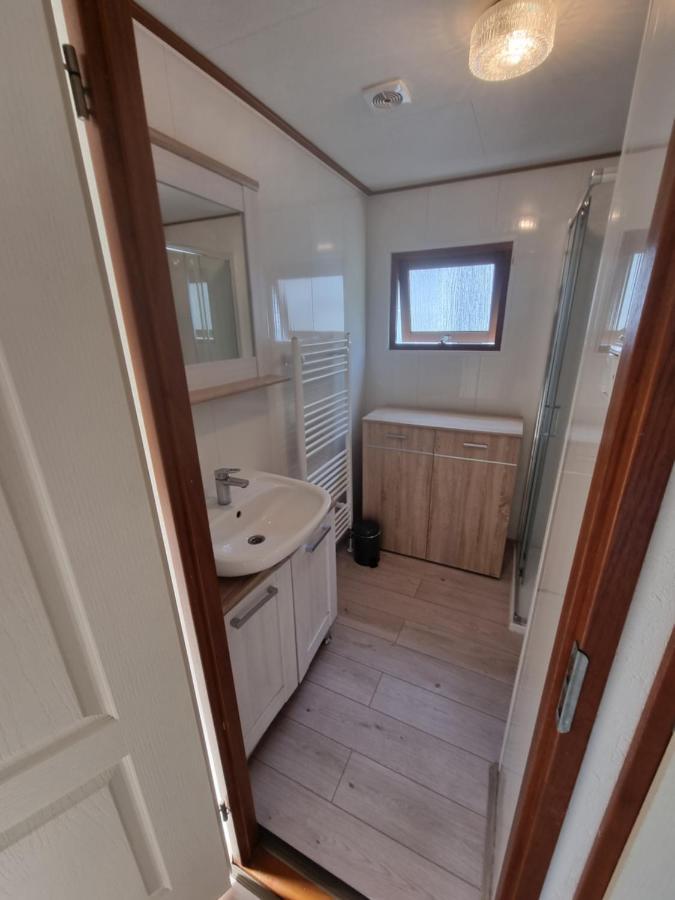 Ferienwohnung Direkt Am Strand In Makkum Bagian luar foto