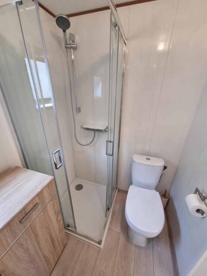Ferienwohnung Direkt Am Strand In Makkum Bagian luar foto