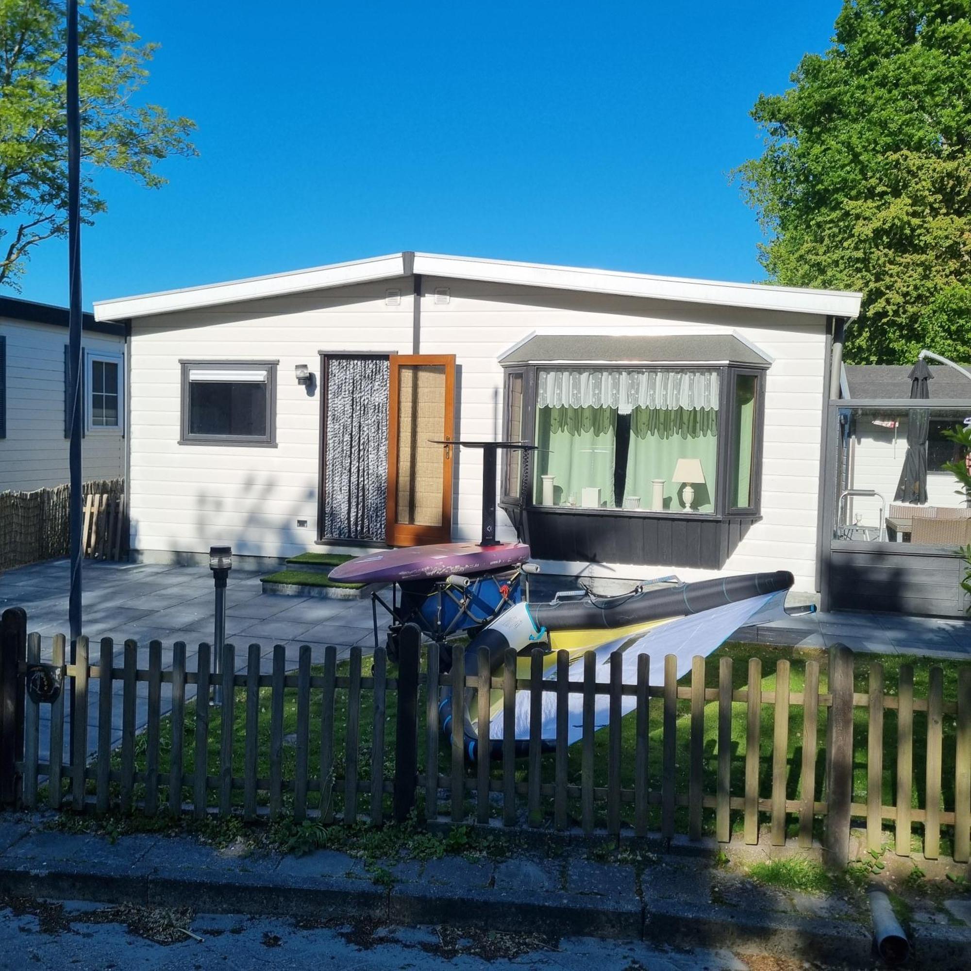 Ferienwohnung Direkt Am Strand In Makkum Bagian luar foto