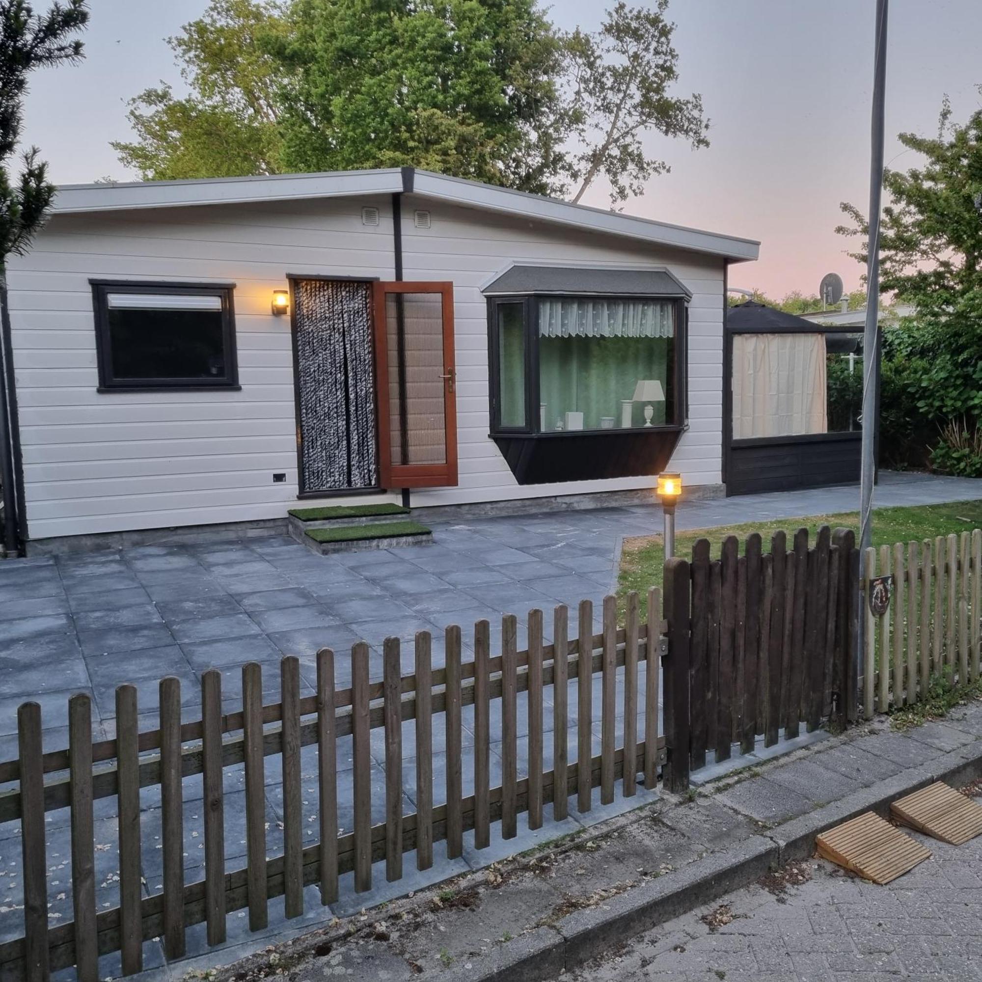 Ferienwohnung Direkt Am Strand In Makkum Bagian luar foto